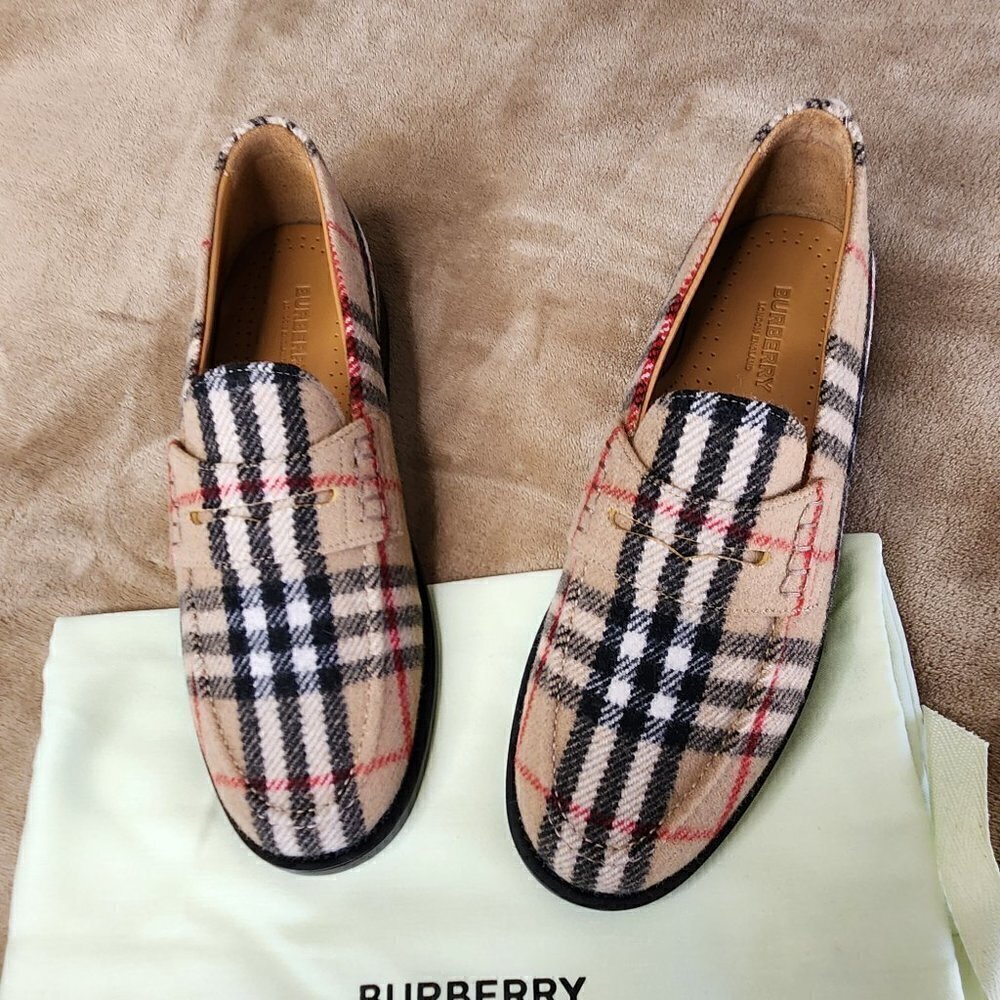 Burberry NWT Hackney Check Penny Loafers, Authentic